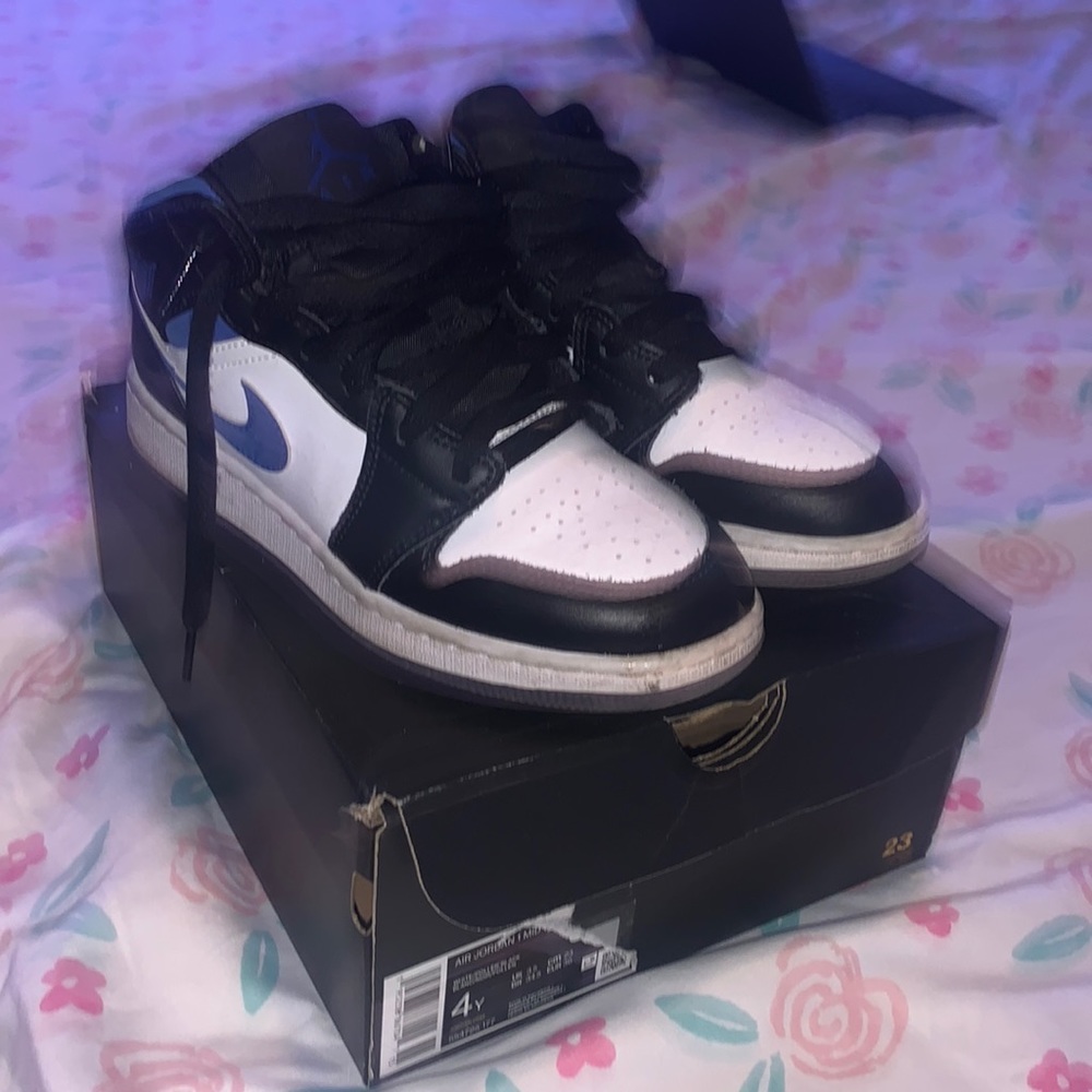 Jordan 1 Mids